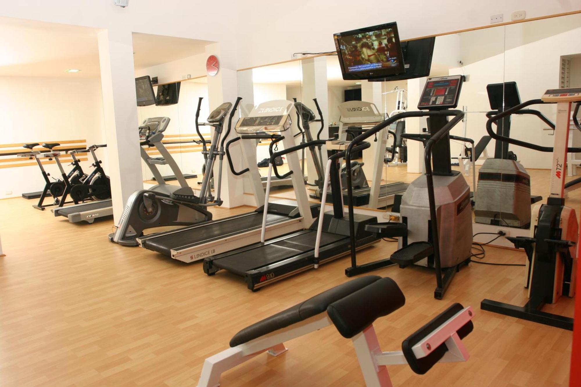 Hotel Dann Cali Extérieur photo A gym in a hotel